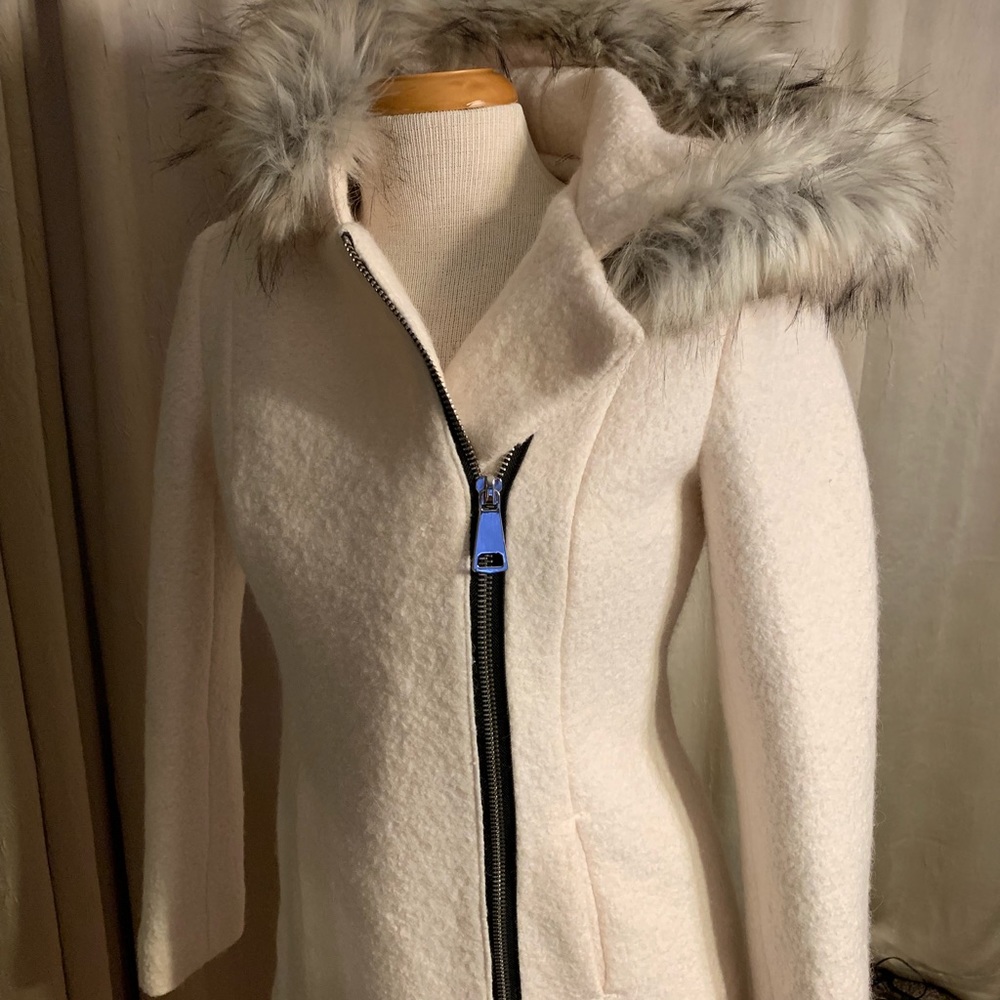 Women’s winter coat.